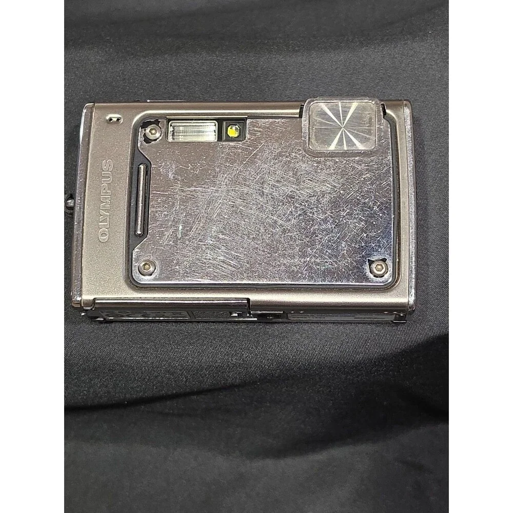 Olympus Stylus 1030SW 10.1 MP digital camera silver waterproof shockproof teste